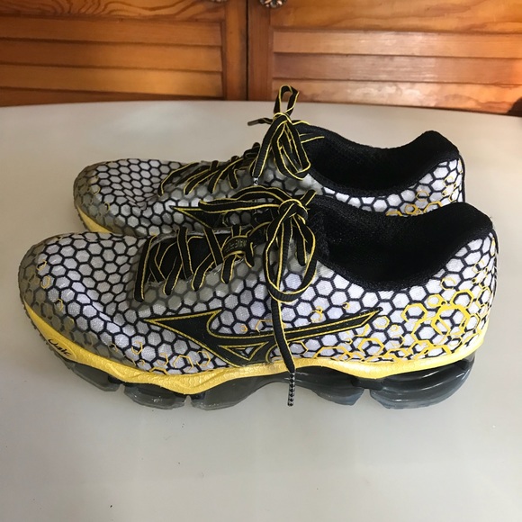 mizuno prophecy 3 mens